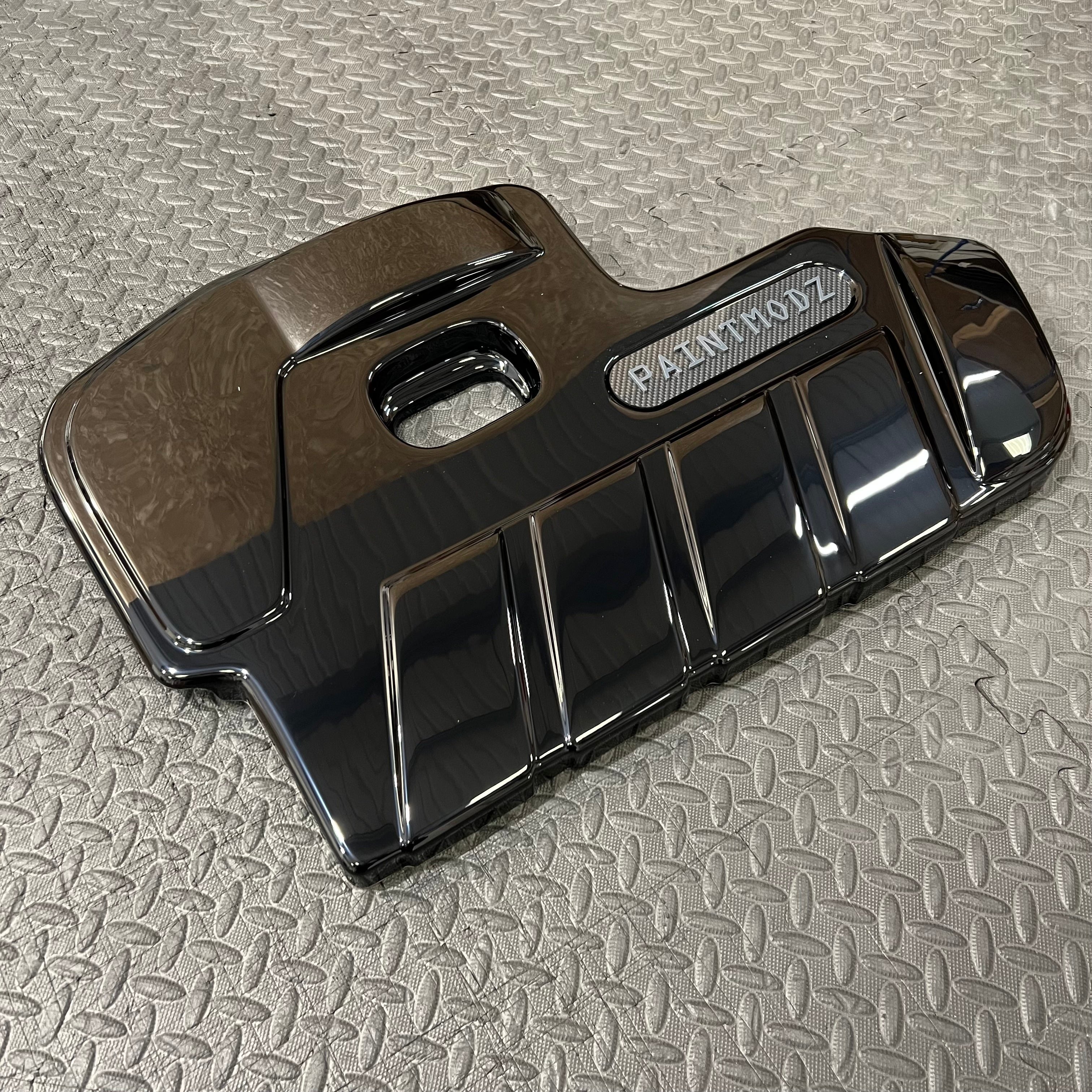 Proform Engine Cover - MK4/4.5 Focus ST Petrol - Gloss Black Plastic - Dark Grey/Deluxe Carbon Fibre Effect Badge