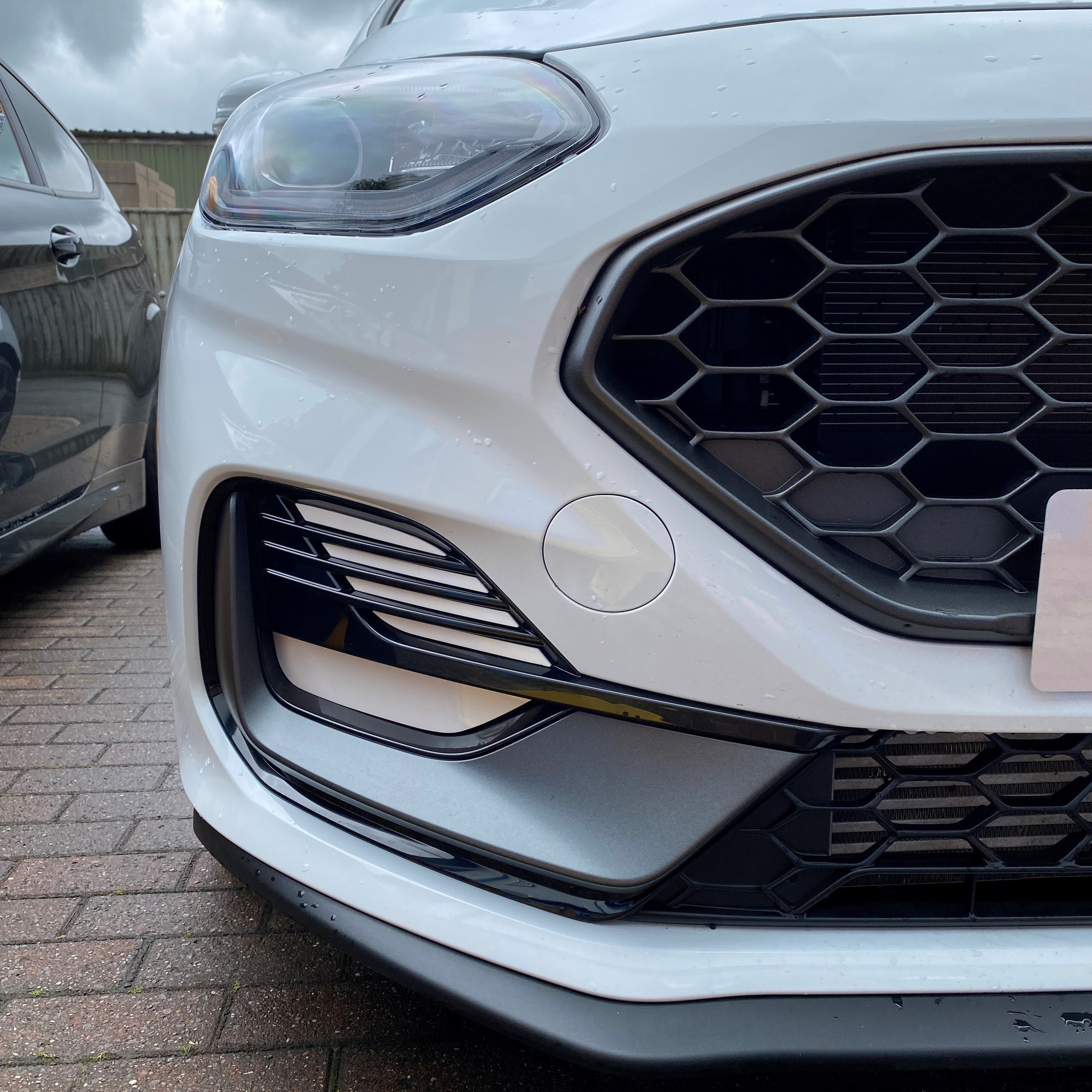 Proform Mk8.5 Fiesta ST/ST Line 'Fog Light' Bumper Trim Insert Set - Gloss White Plastic