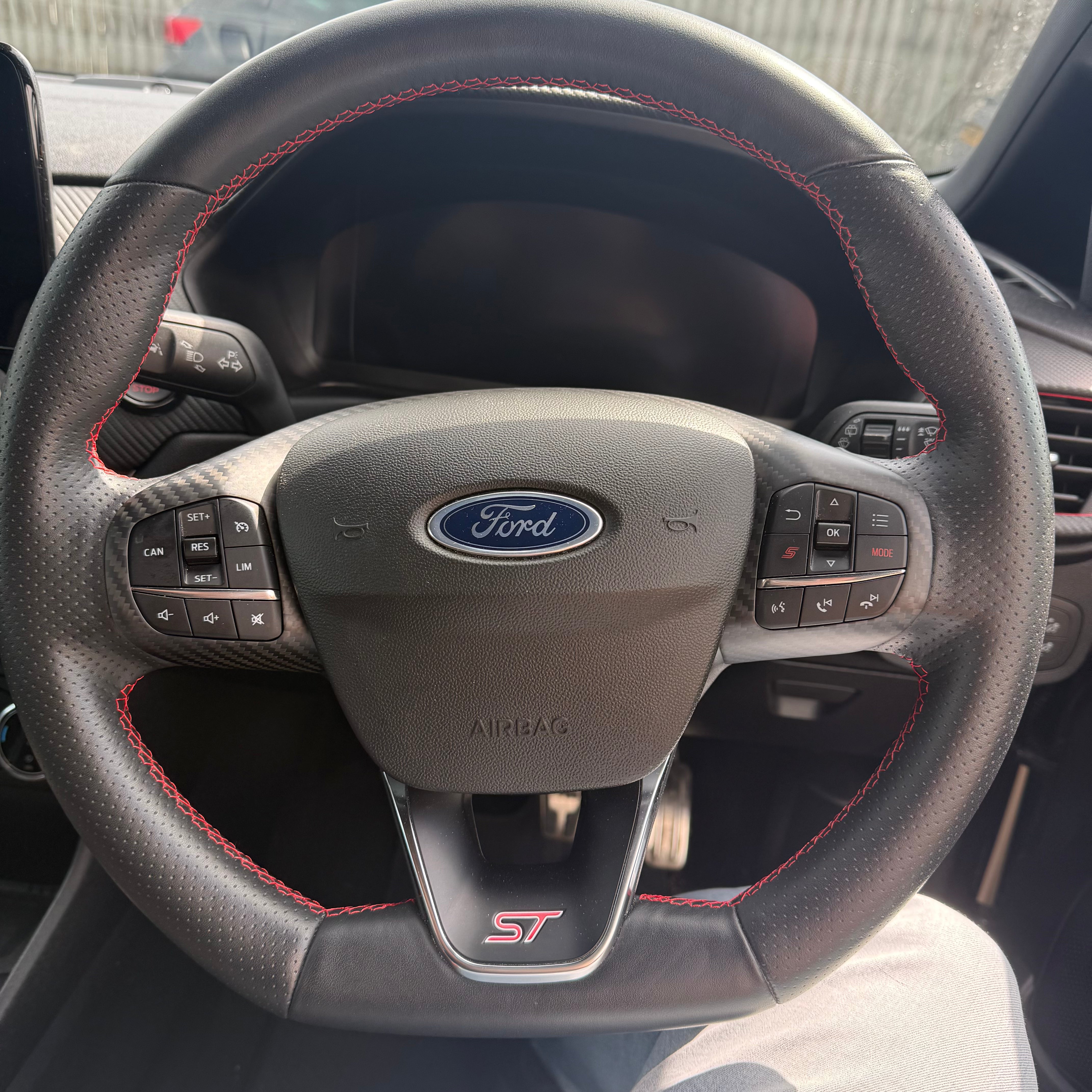 Mk8/8.5 Fiesta Real Carbon Fibre Upper Steering Wheel Trim