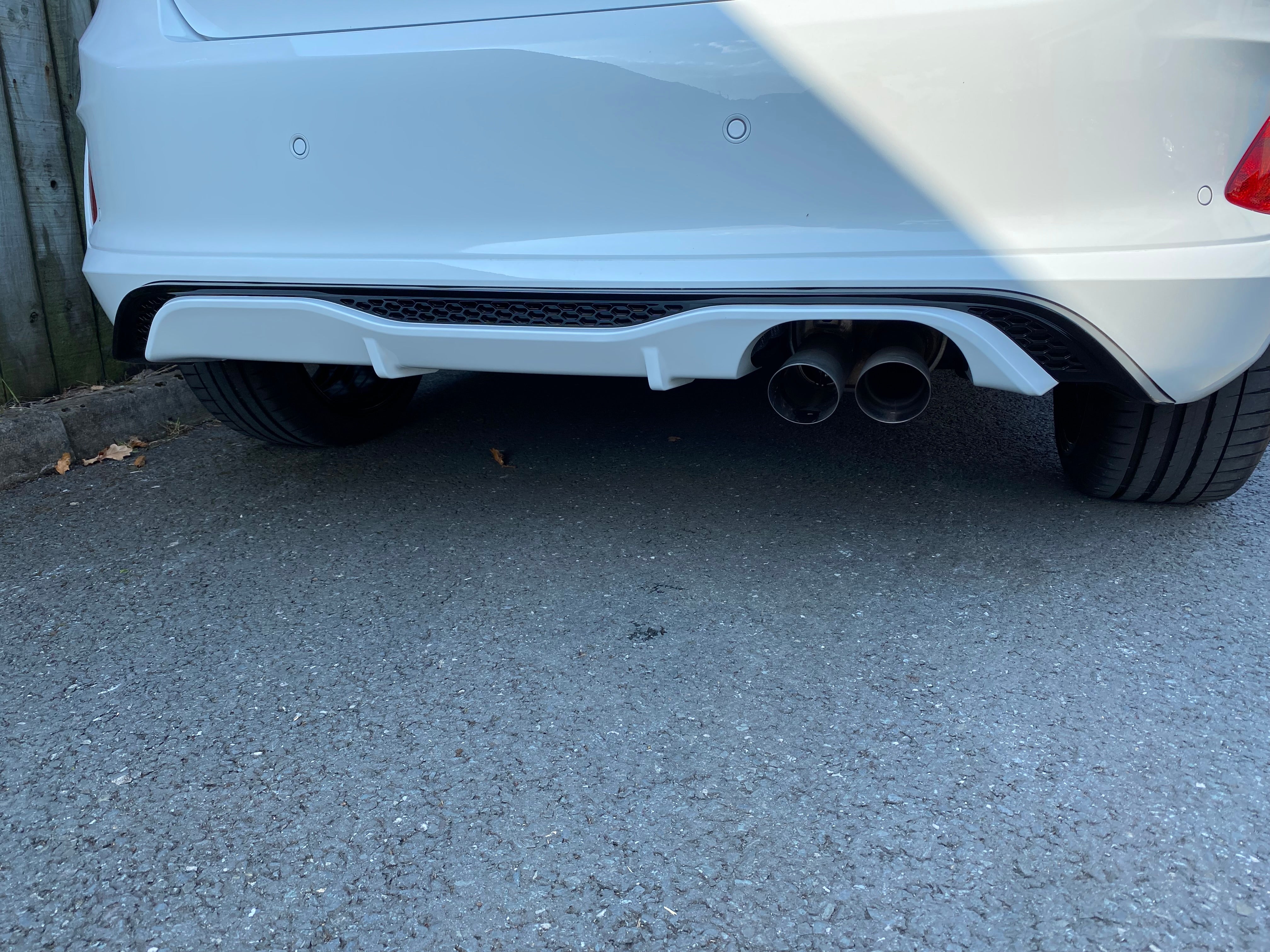 Genuine Ford Upper Mesh Rear Diffuser - Mk8/8.5 Fiesta ST (Gloss Black Painted)