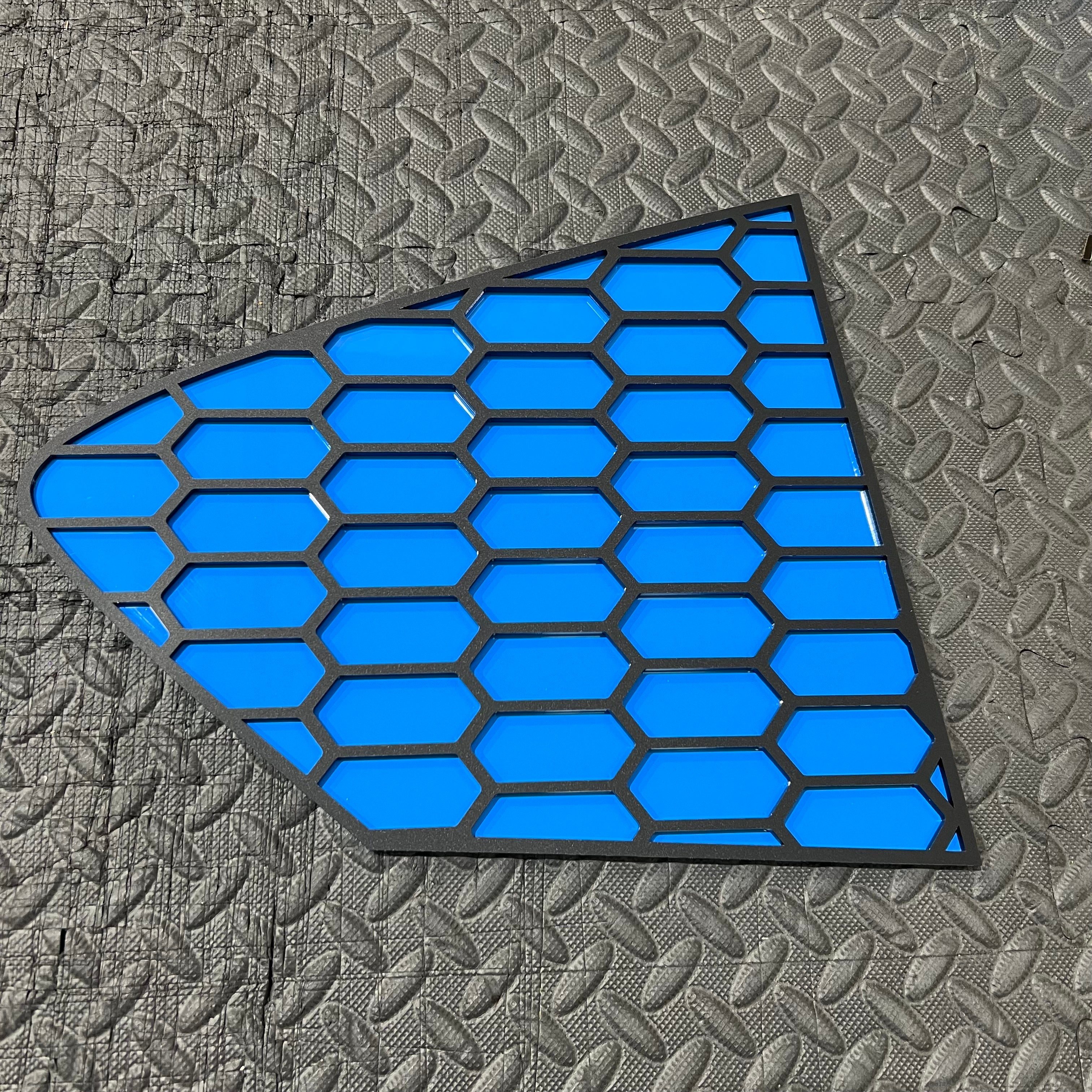 Mk4/4.5 Focus (Hatchback) Rear Quarter Window Inserts (Right Hand Side) - Satin Black Hexagonal Design With Painted Azure Blue Backing Plate