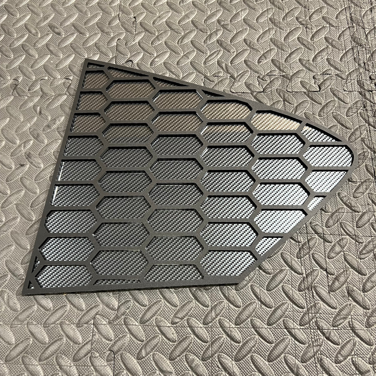 Mk4/4.5 Focus (Hatchback) Rear Quarter Window Inserts (Pair) - Satin Black Hexagon Design With Carbon Fibre Effect