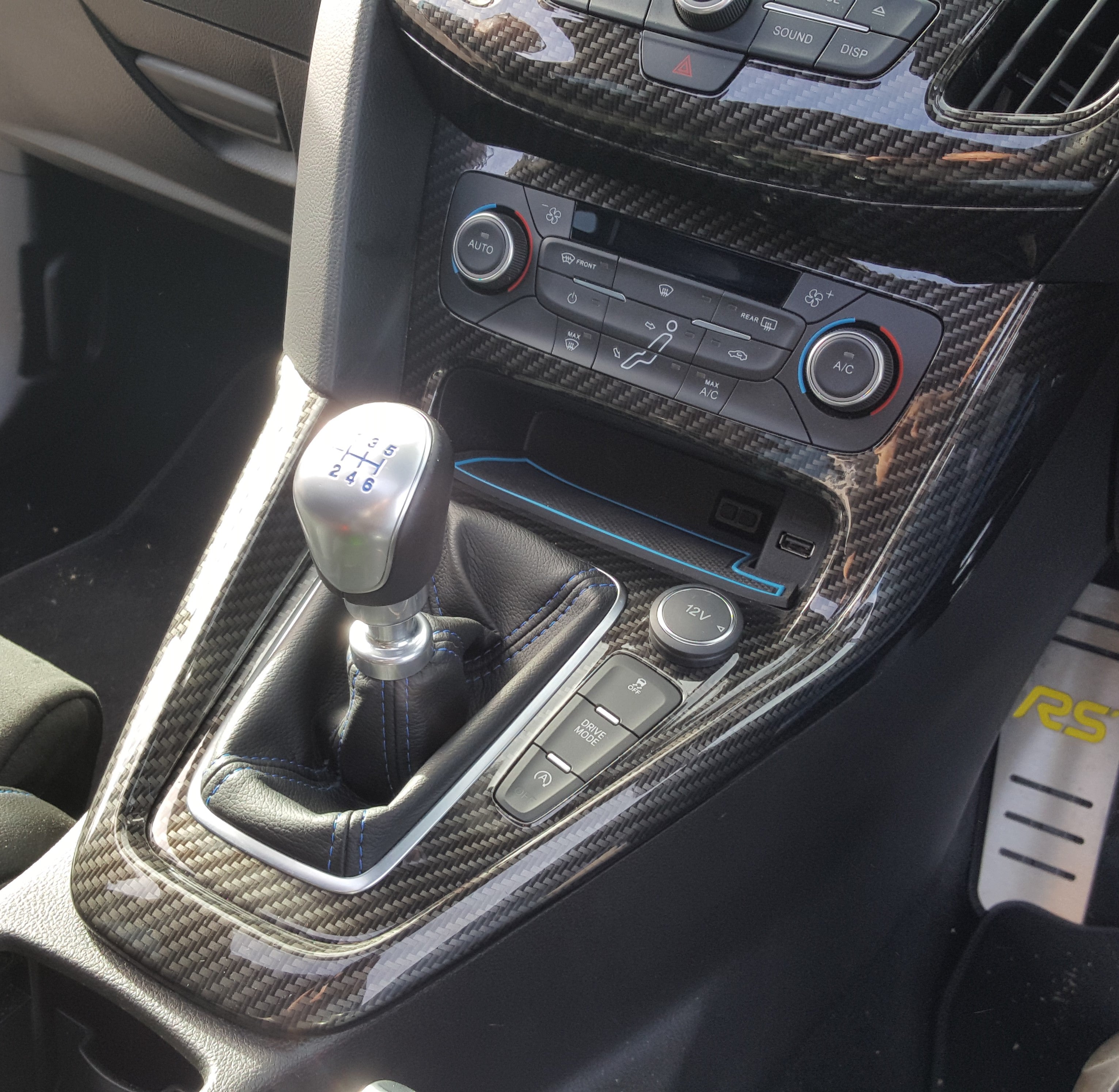 MK3.5 Focus Genuine Ford Centre Console Edge Trim and Side Retu
