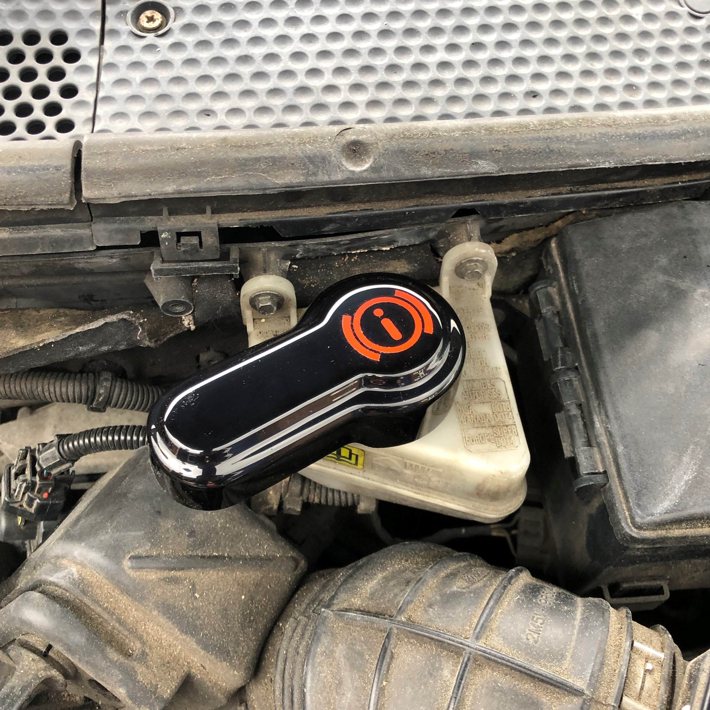 Proform Brake Fluid Reservoir Cap Cover - Mk1 Ford Focus - Gloss Black Plastic With Red Vynal Logo