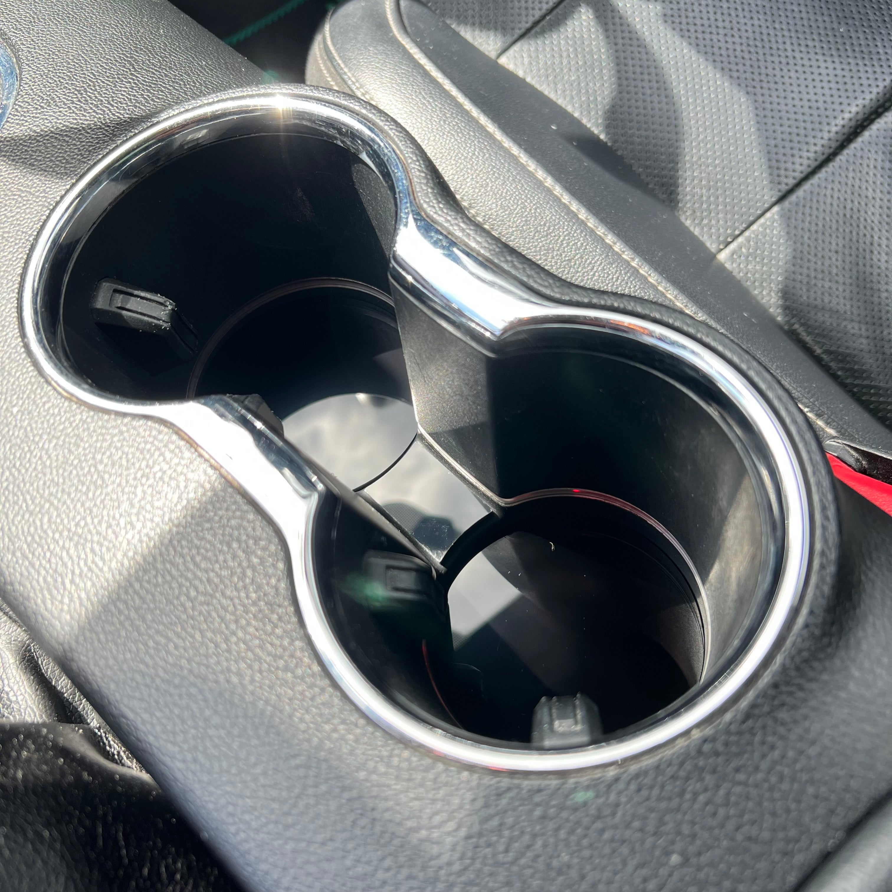 Mustang (6th Generation) Cup Holder Insert Set