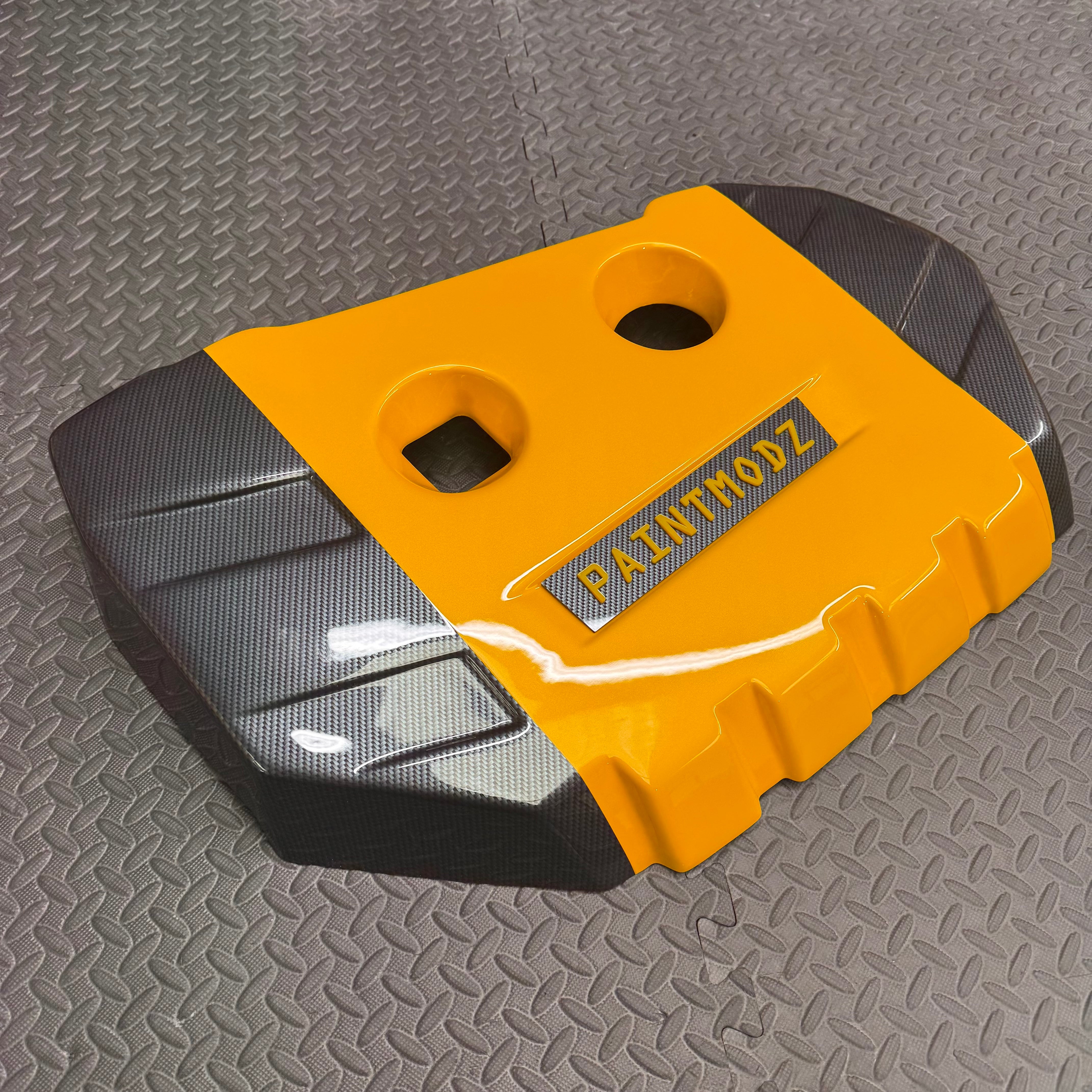 Proform Engine Cover - MK3/3.5 Focus ST Petrol - Painted Tangerine Scream With Deluxe Carbon Fibre Effect Detail and matching Badge Plate