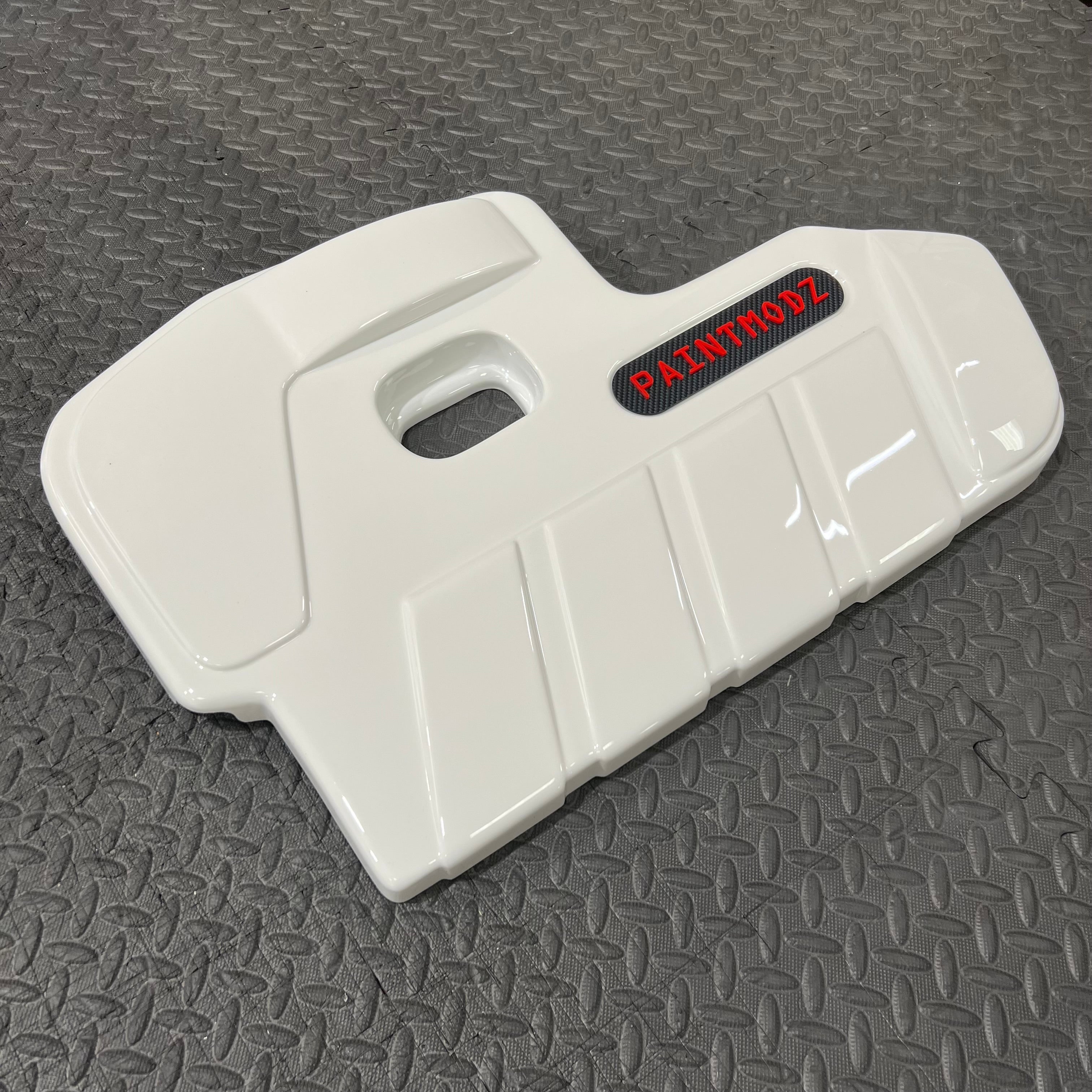 Proform Engine Cover - MK4/4.5 Focus ST Petrol - Gloss White Plastic - Red/Deluxe Carbon Fibre Effect Badge