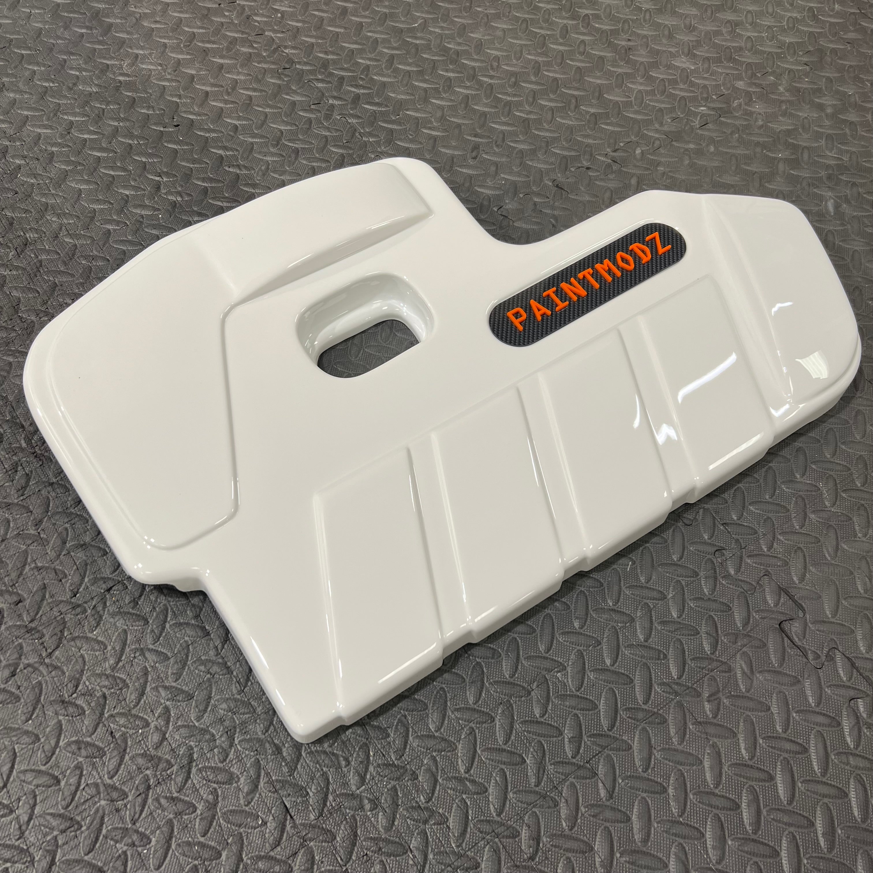 Proform Engine Cover - MK4/4.5 Focus ST Petrol - Gloss White Plastic - Orange/Deluxe Carbon Fibre Effect Badge