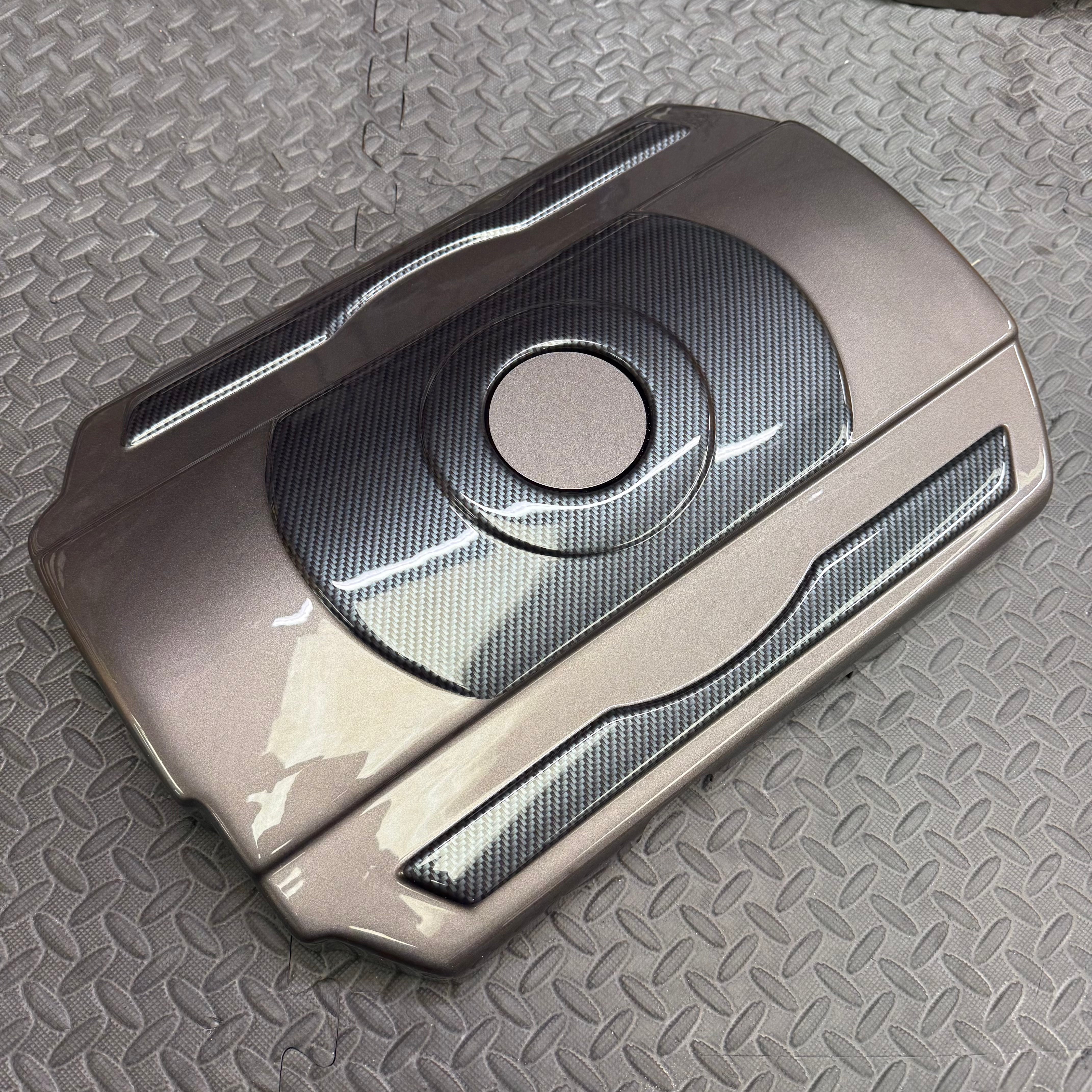 Proform Engine Cover - Mk7/7.5 Golf GTI / R - Painted Limestone Grey Metalic With Deluxe Carbon Fibre Effect Detailing.