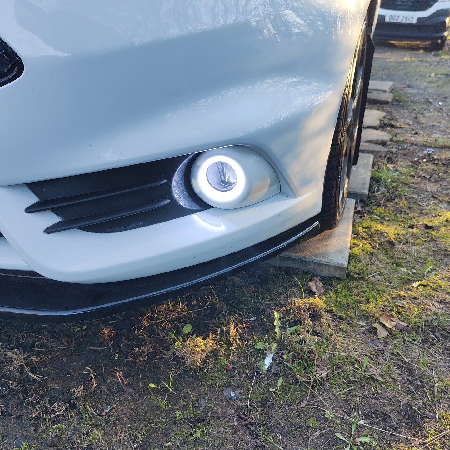 Proform Fog Light Trims - Mk7.5 Fiesta ST180/ST200 - Painted Frozen White