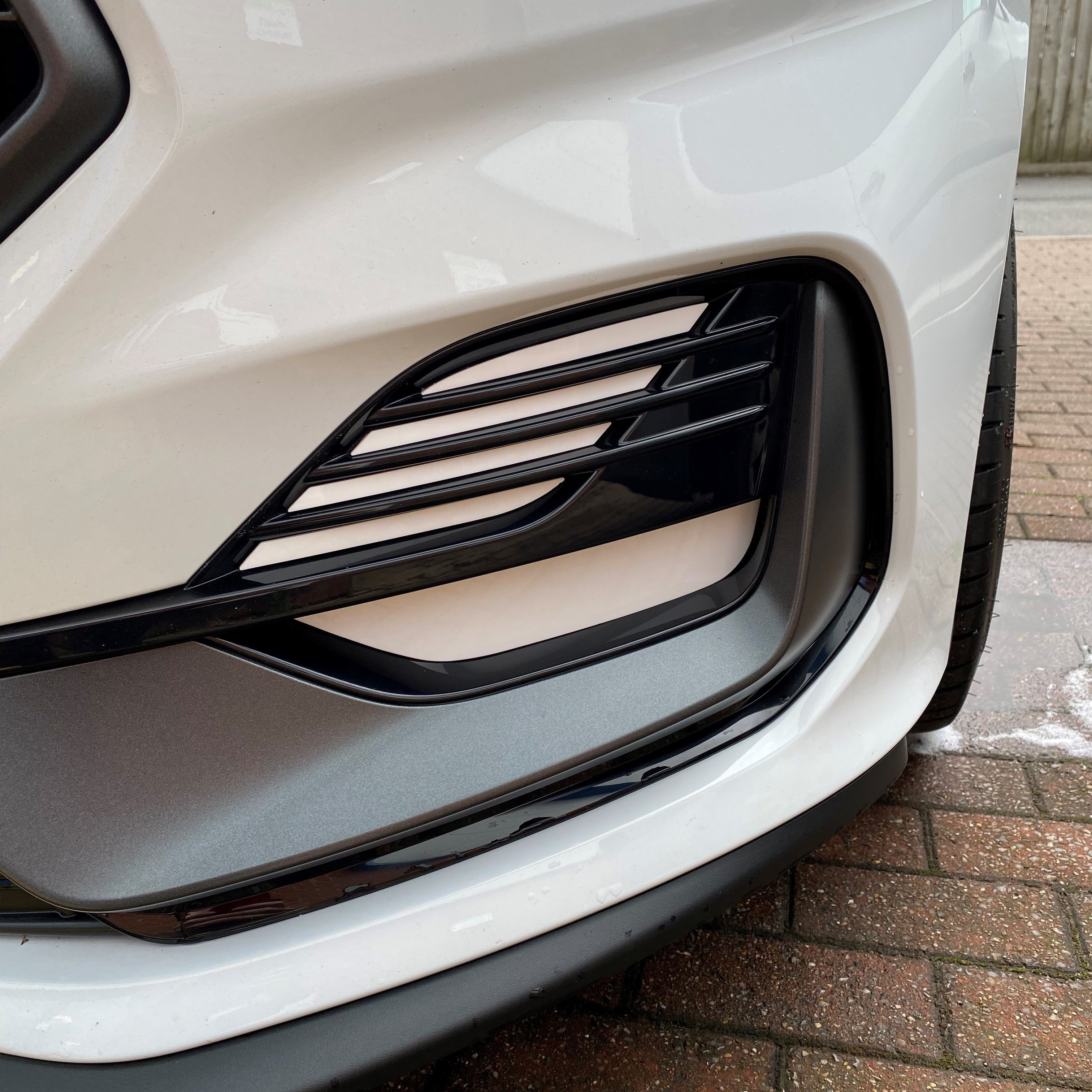 Proform Mk8.5 Fiesta ST/ST Line 'Fog Light' Bumper Trim Insert Set -  Gloss White Plastic