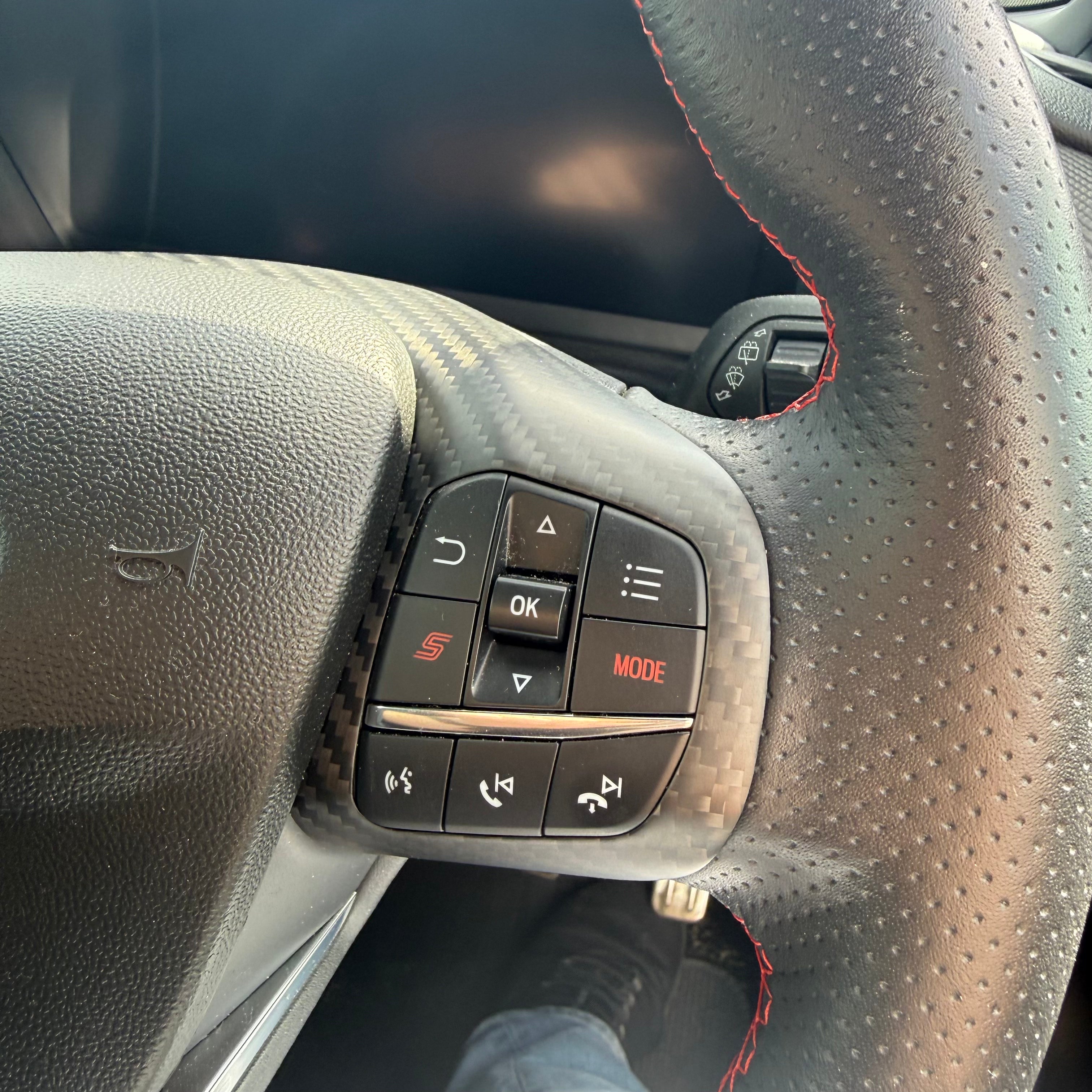 Mk8/8.5 Fiesta Real Carbon Fibre Upper Steering Wheel Trim