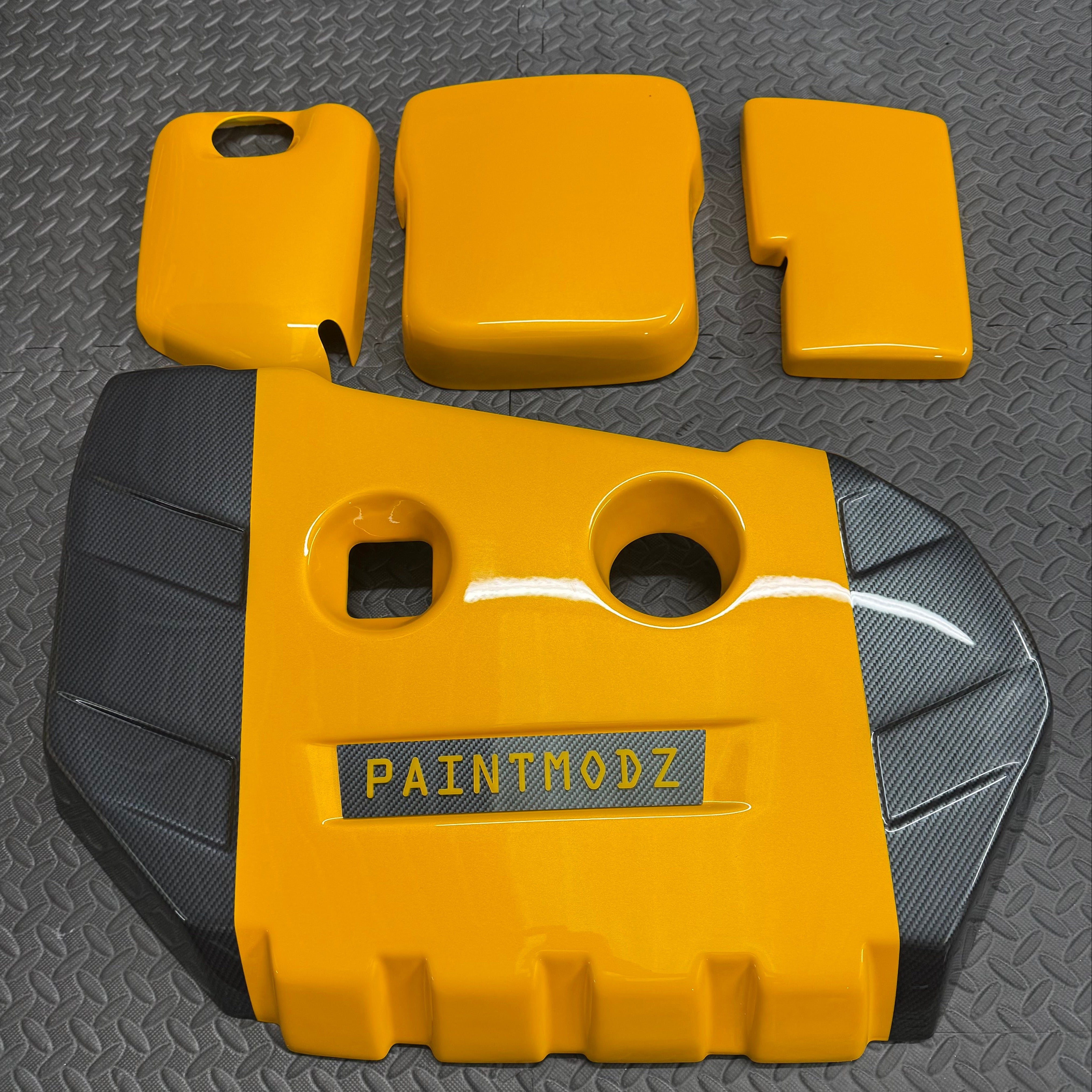 Proform Small Engine Bay Dress Up Bundle - Mk3/3.5 Focus ST Petrol - Painted Tangerine Scream With Carbon Fibre Effect Detailing and Carbon Fibre Effect/Amber Yellow Badge
