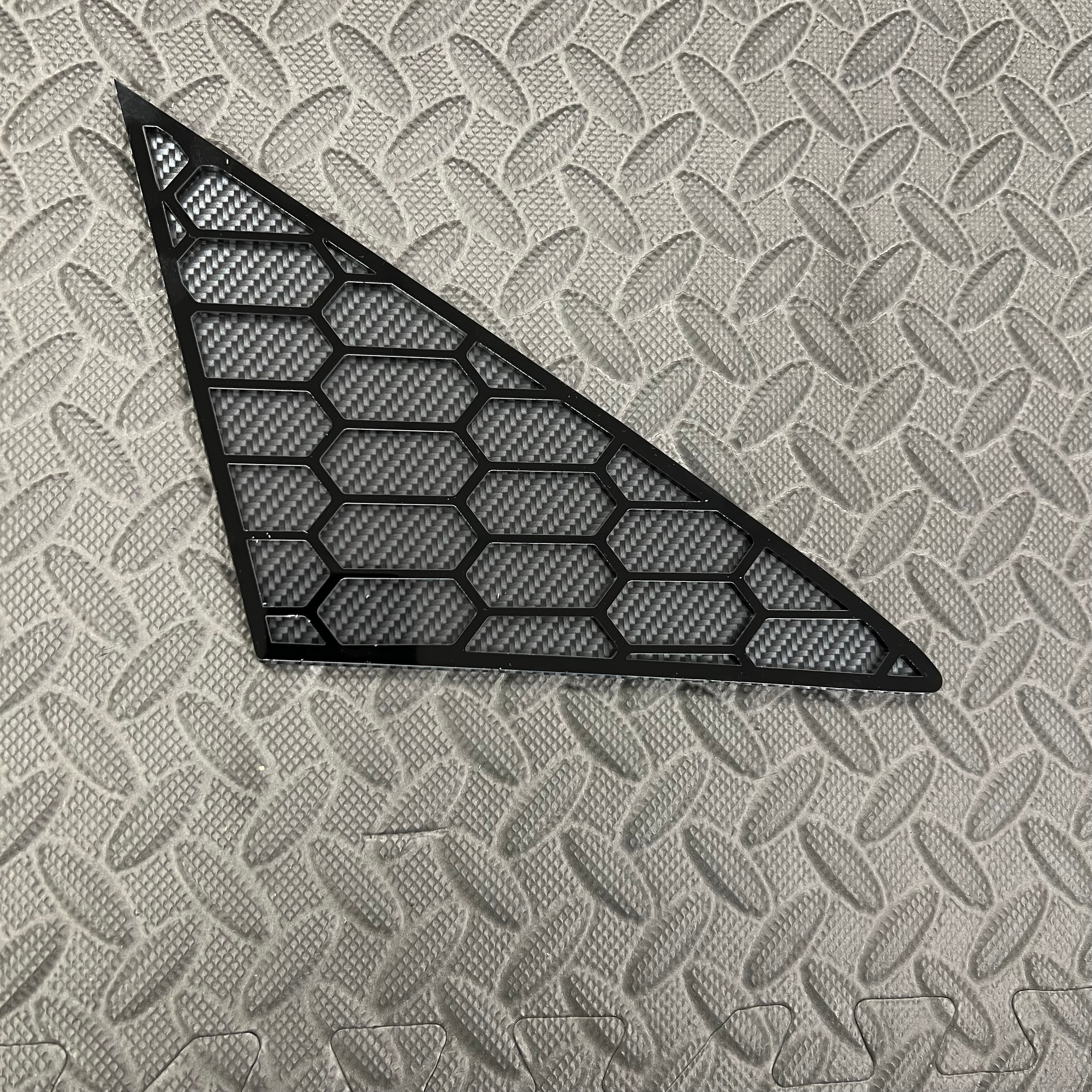 Mk7/7.5 VW Golf Acrylic Front Window Inserts (Pair) - Carbon Fibre Effect Back Plate with Gloss Black Hexagon Design