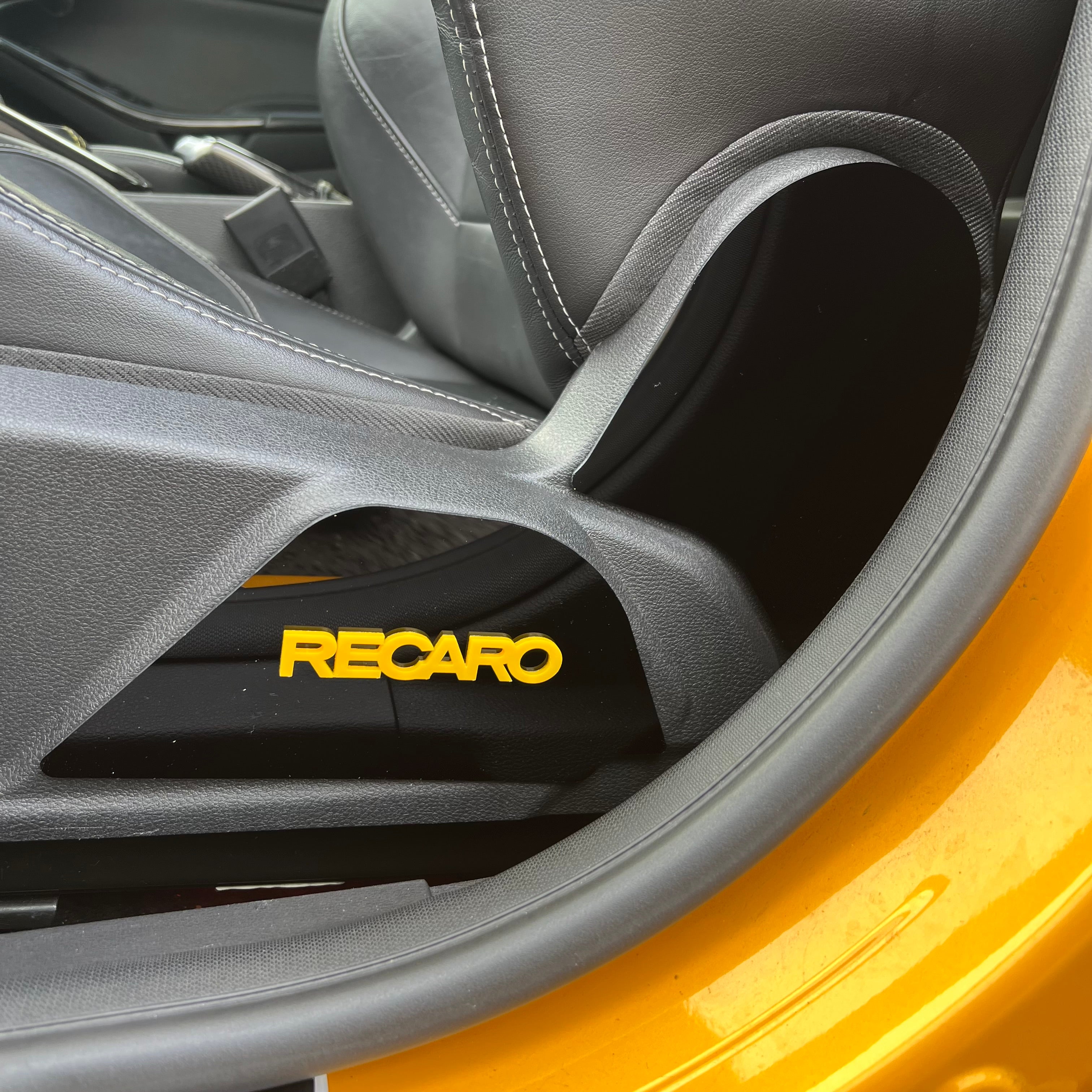 Proform Mk3/3.5 Focus ST Seat Plate Set - Gloss Black With Amber Yellow Detail