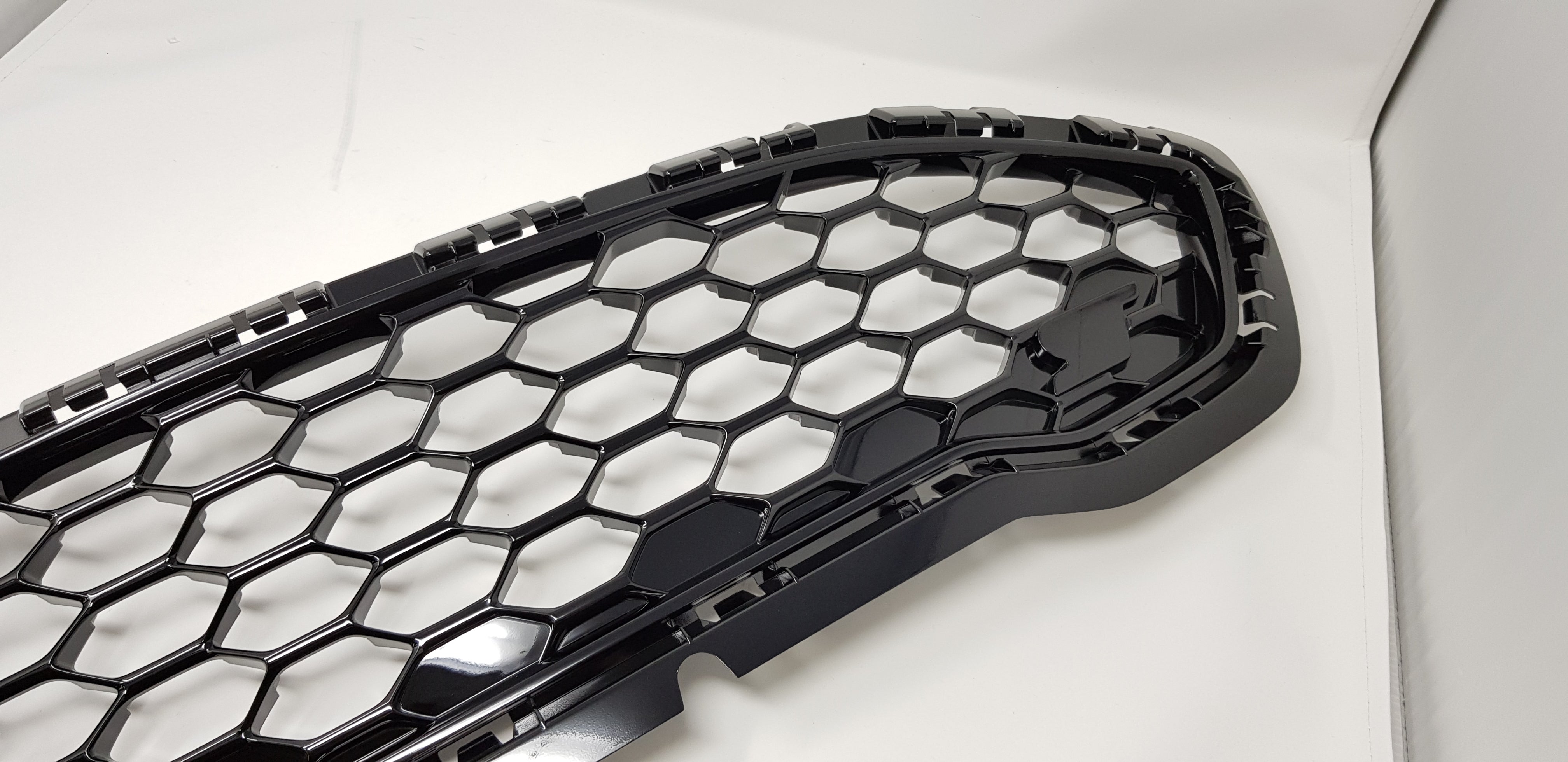 Front Radiator Grille - Genuine Ford Mk8 Fiesta ST (Painted)
