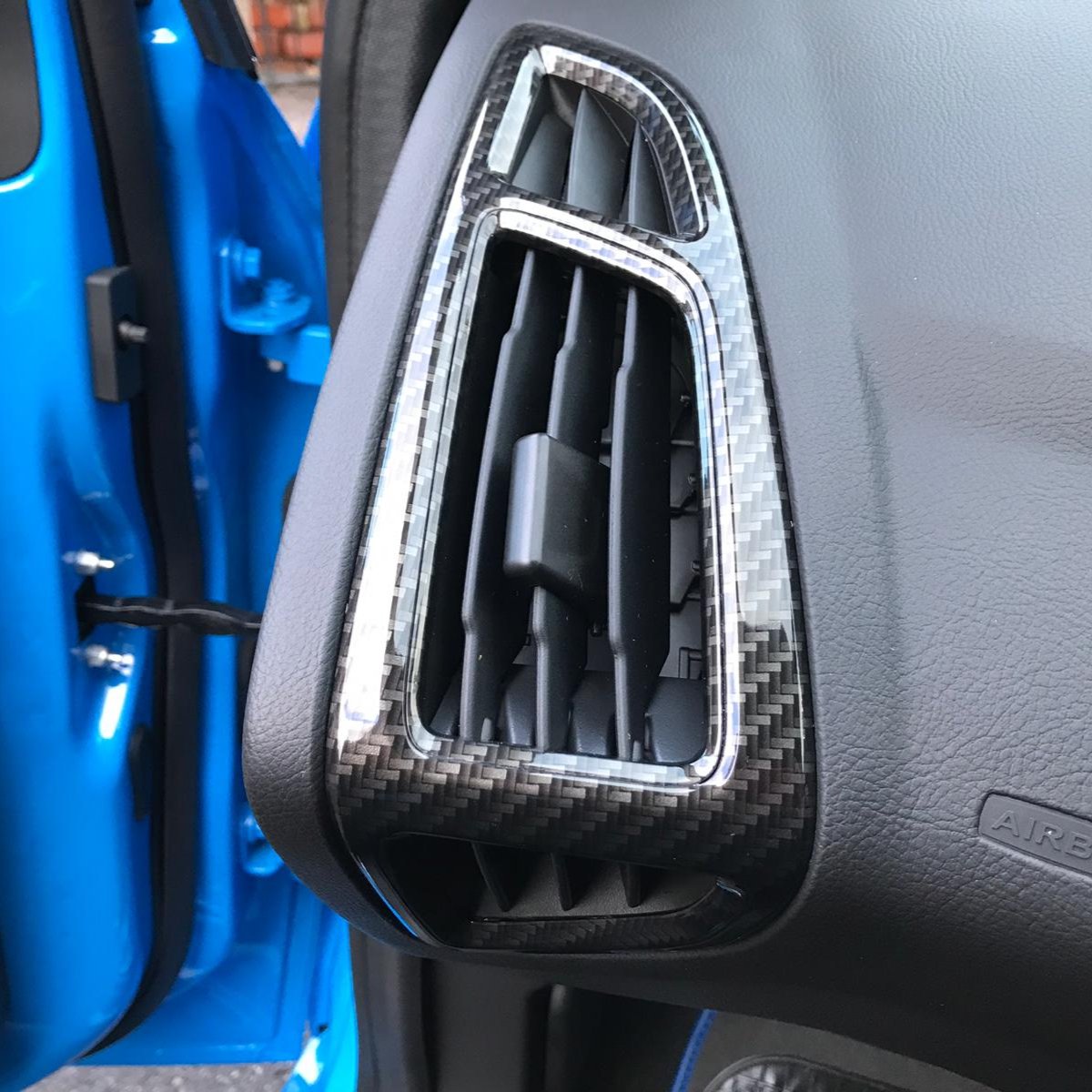 Genuine Ford Dash Vent Assemblies (Pair) - MK3.5 Focus - Hydrodipped Carbon Fibre Effect Without Accent Colour